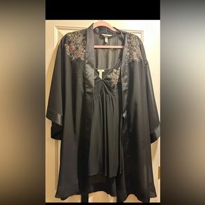 SOMA black sleep chemise and matching kimono robe. Perfect condition like new.